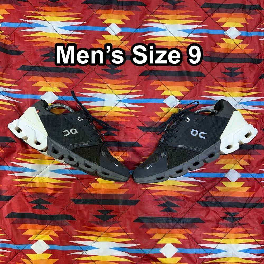 On Cloudflyer 4 Men's Sz 9 Low Top Lace-Up Sneaker Black Rubber Sole Running